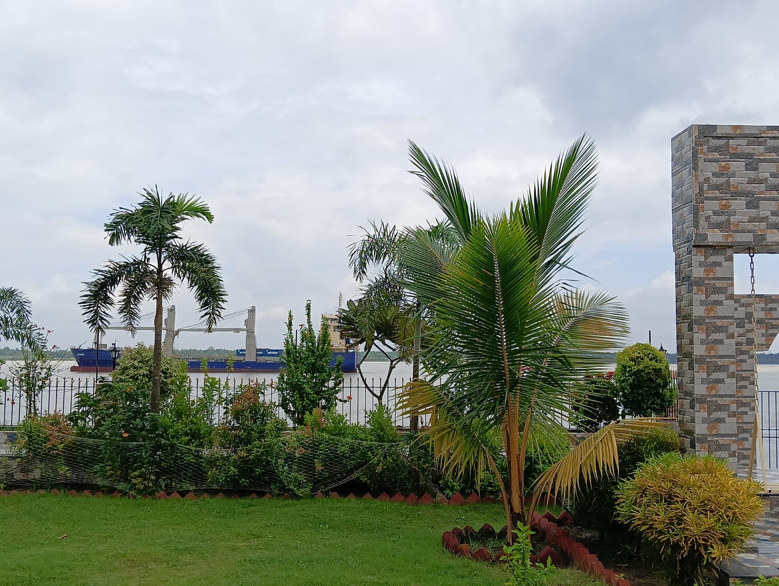 Riverside Café